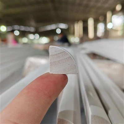 Premium White Primed Wood Quarter Round / Small Shoe Mouldings 106/129 For Baseboards